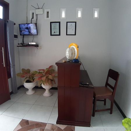 SPOT ON 2826 Panderman Residence Blitar Bagian luar foto