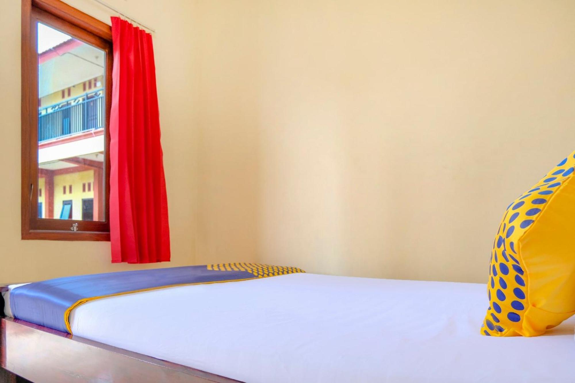 SPOT ON 2826 Panderman Residence Blitar Bagian luar foto
