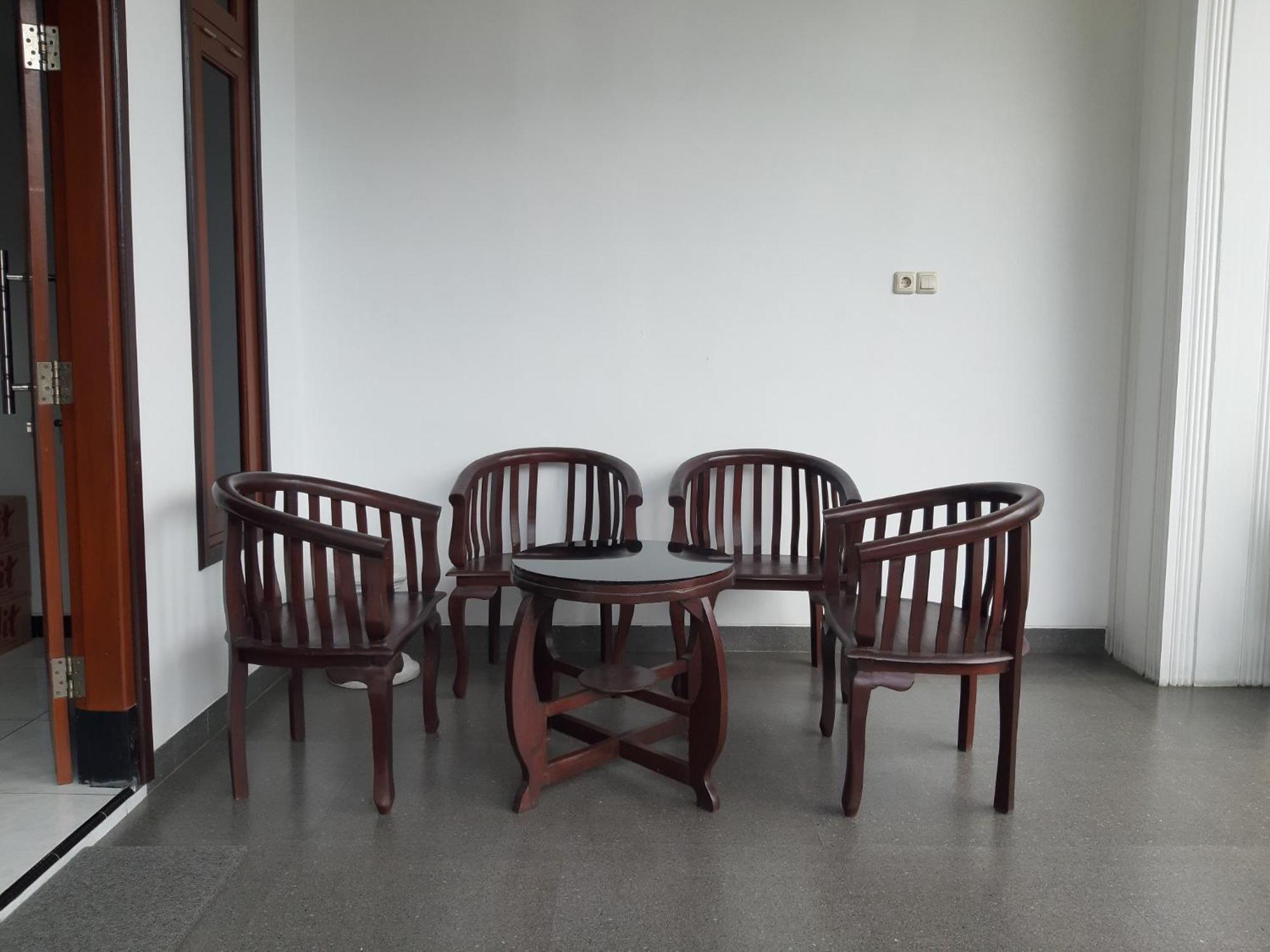 SPOT ON 2826 Panderman Residence Blitar Bagian luar foto