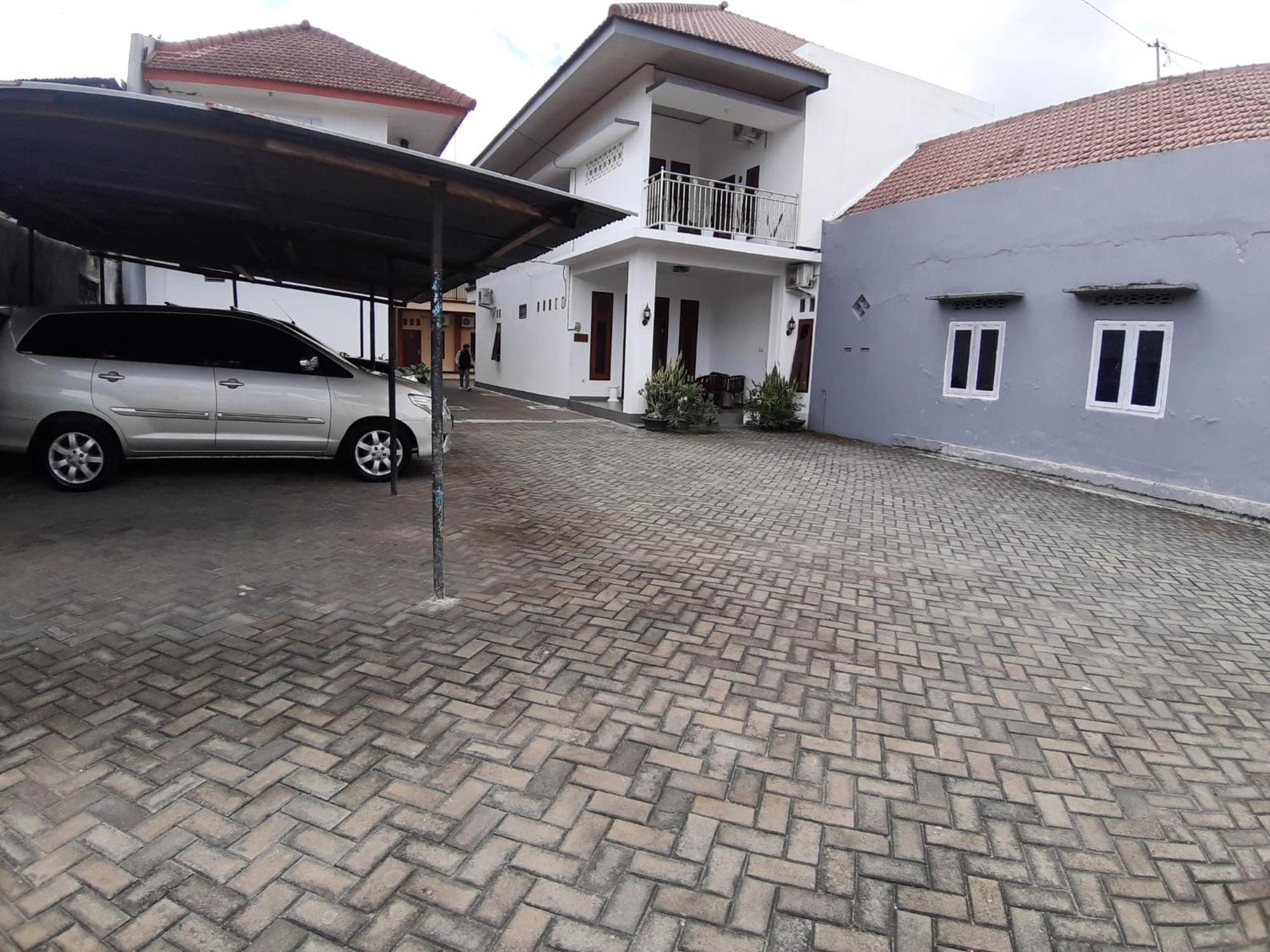 SPOT ON 2826 Panderman Residence Blitar Bagian luar foto