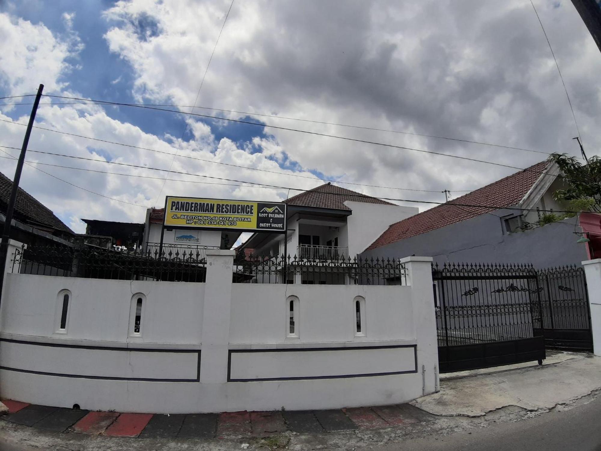 SPOT ON 2826 Panderman Residence Blitar Bagian luar foto