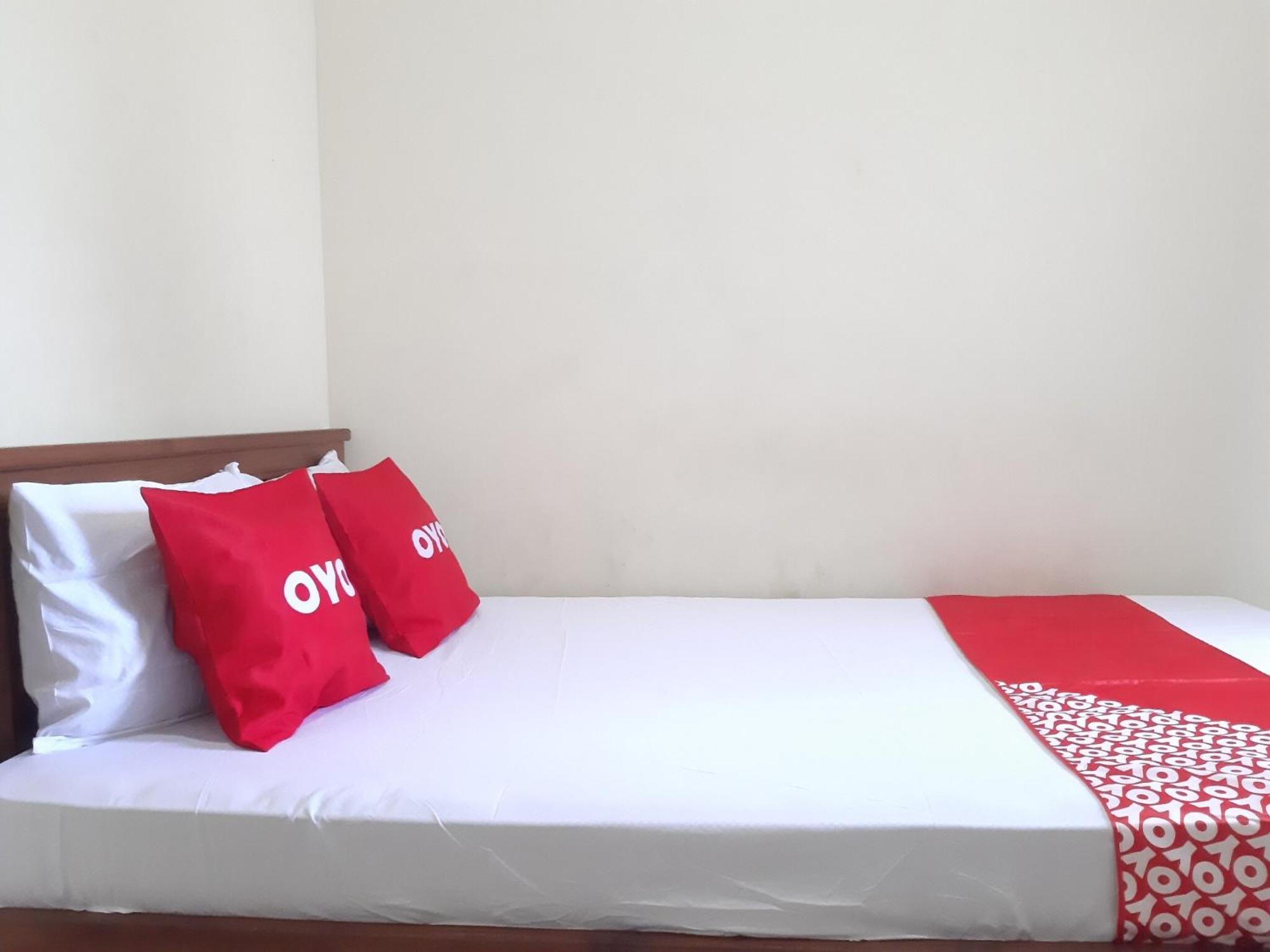 SPOT ON 2826 Panderman Residence Blitar Bagian luar foto
