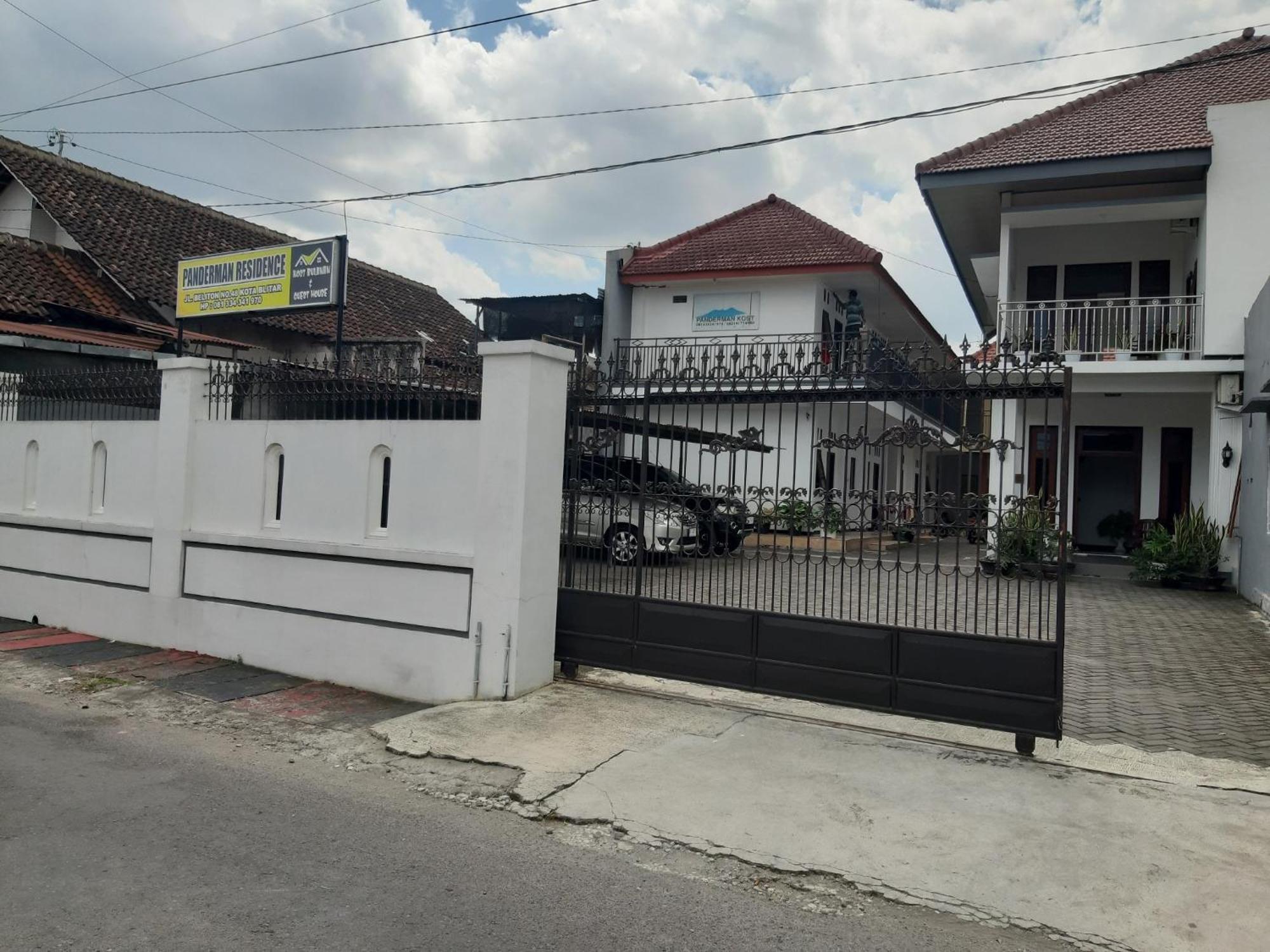 SPOT ON 2826 Panderman Residence Blitar Bagian luar foto