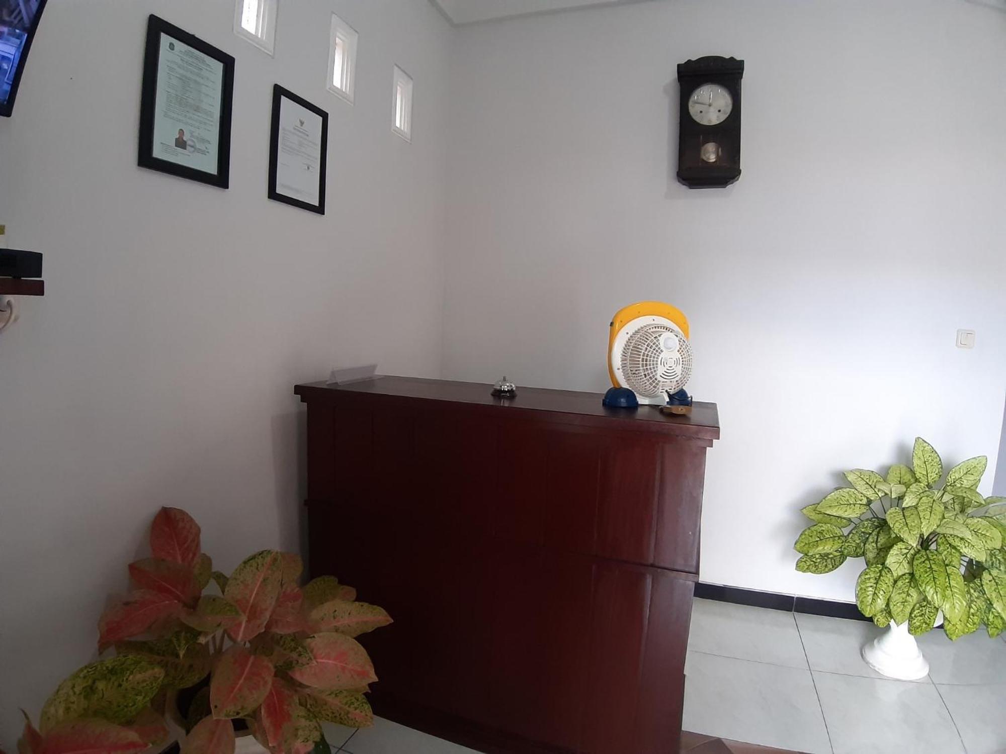 SPOT ON 2826 Panderman Residence Blitar Bagian luar foto