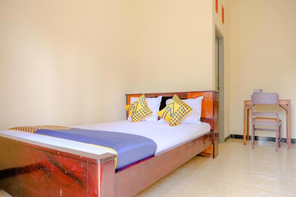 SPOT ON 2826 Panderman Residence Blitar Bagian luar foto
