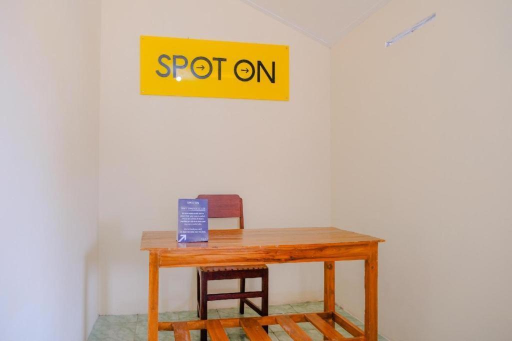 SPOT ON 2826 Panderman Residence Blitar Bagian luar foto