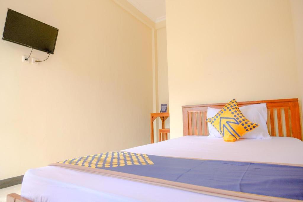 SPOT ON 2826 Panderman Residence Blitar Bagian luar foto