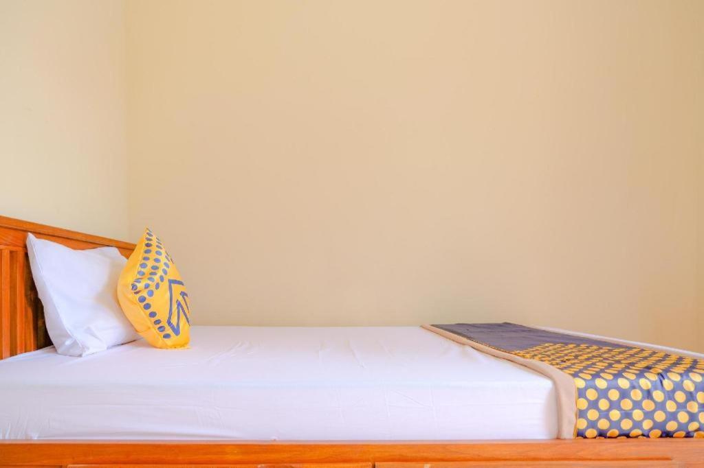 SPOT ON 2826 Panderman Residence Blitar Bagian luar foto
