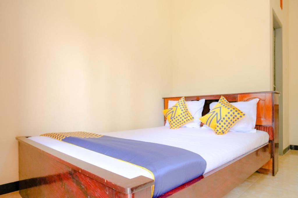 SPOT ON 2826 Panderman Residence Blitar Bagian luar foto
