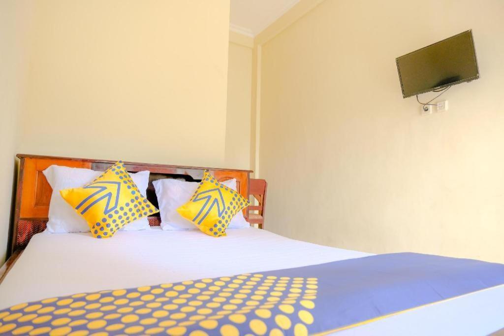 SPOT ON 2826 Panderman Residence Blitar Bagian luar foto