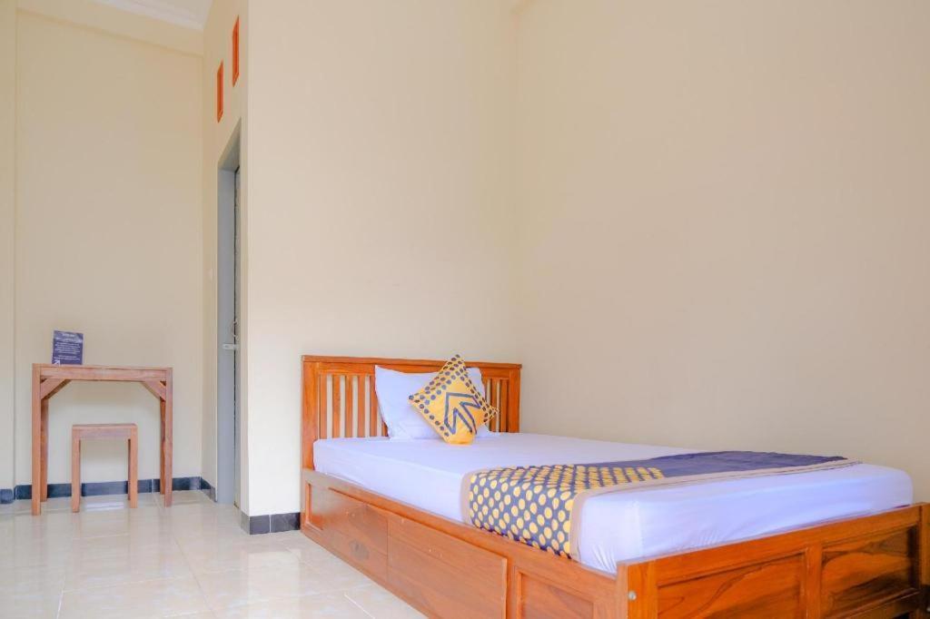SPOT ON 2826 Panderman Residence Blitar Bagian luar foto