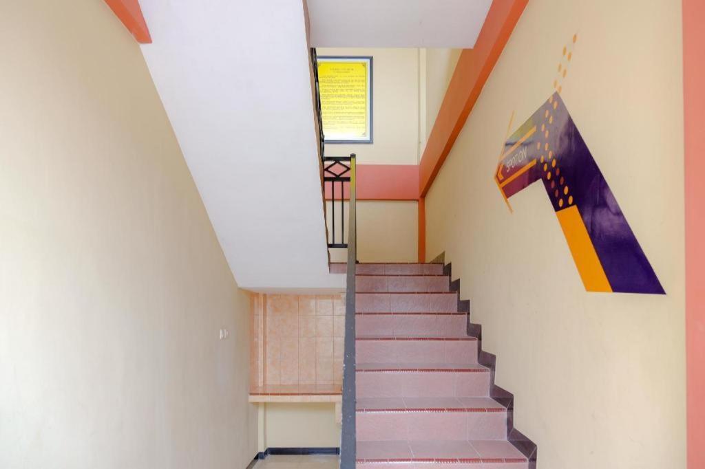 SPOT ON 2826 Panderman Residence Blitar Bagian luar foto