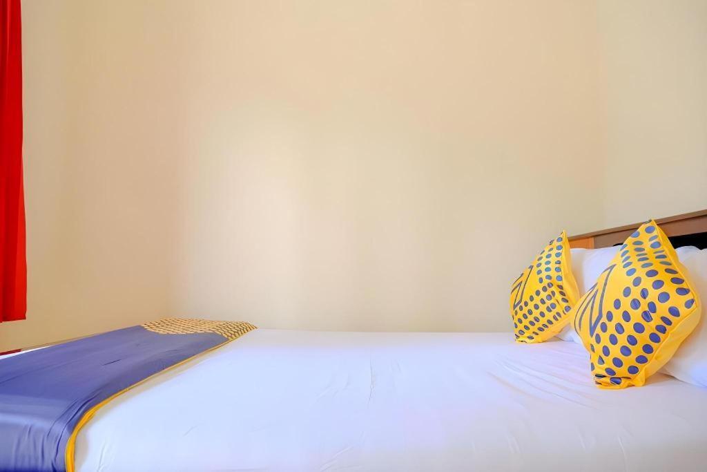 SPOT ON 2826 Panderman Residence Blitar Bagian luar foto