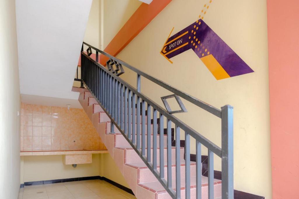 SPOT ON 2826 Panderman Residence Blitar Bagian luar foto