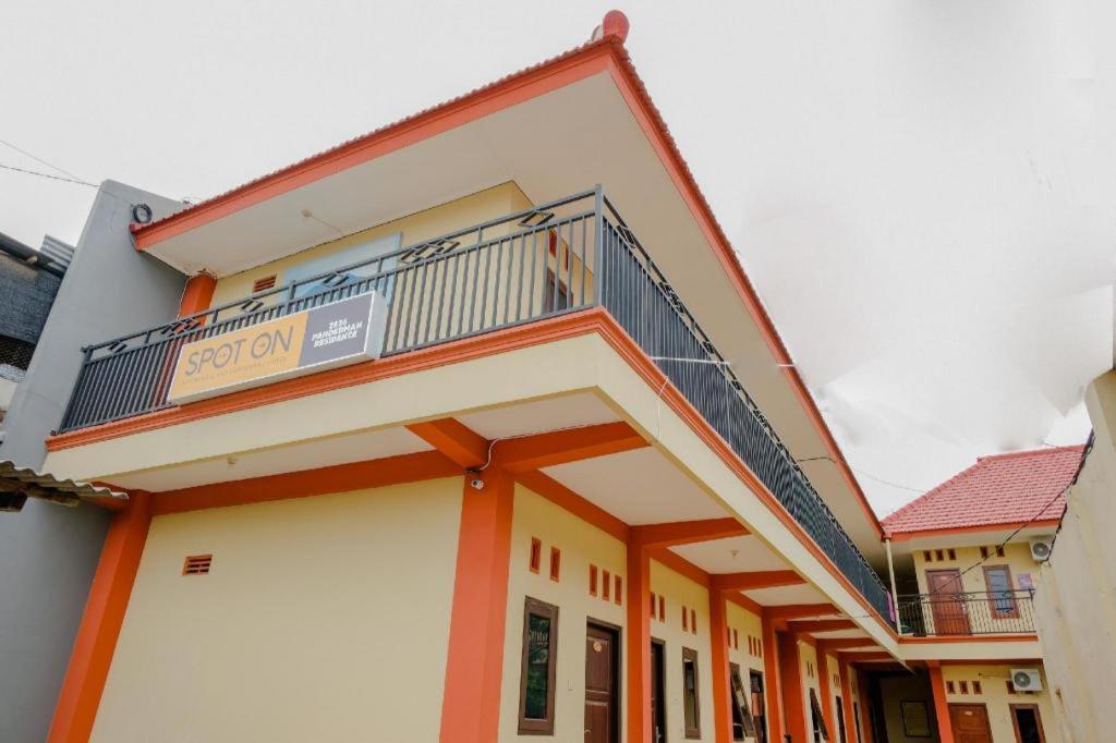 SPOT ON 2826 Panderman Residence Blitar Bagian luar foto