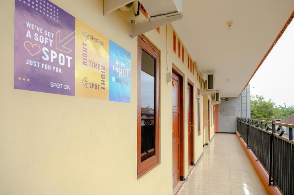 SPOT ON 2826 Panderman Residence Blitar Bagian luar foto